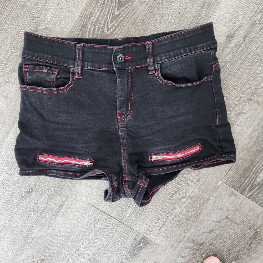 Hot Topic Womens Black Denim Shorts Red Contrast Stitch Zipper Accents Size 9